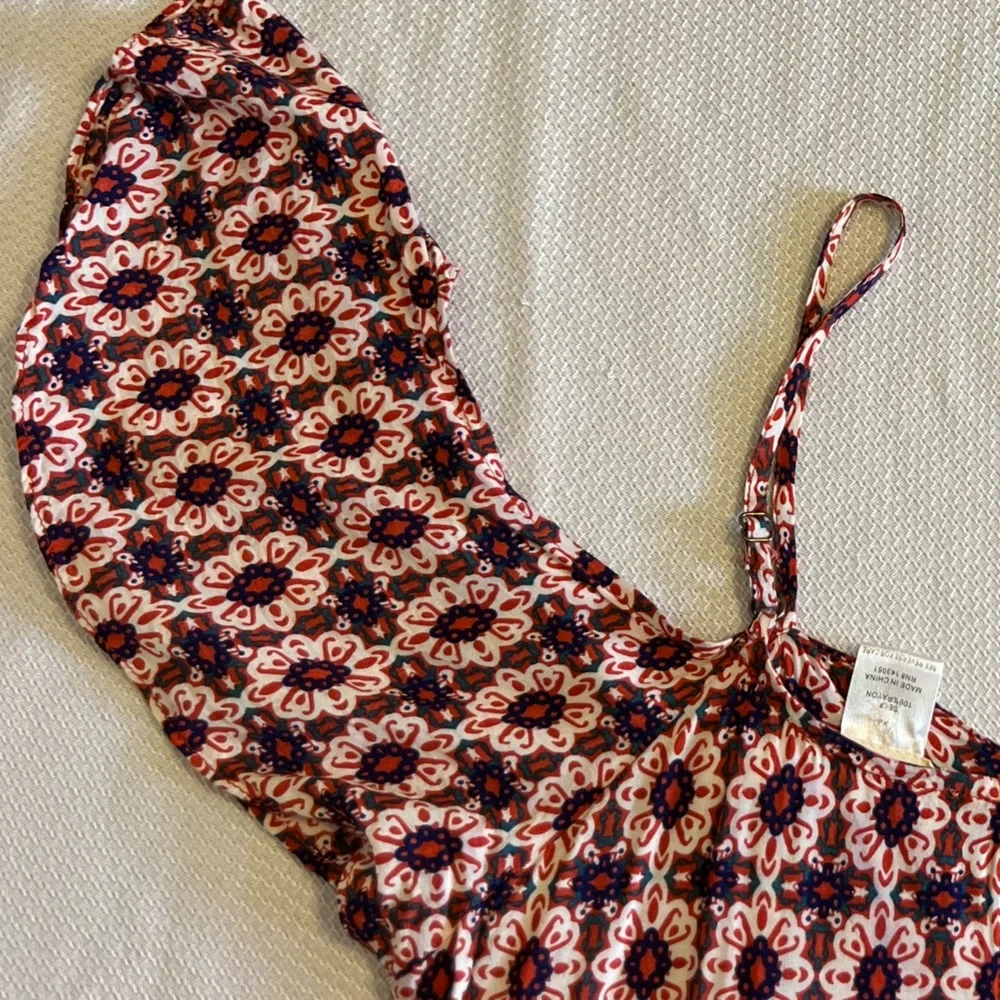 Intu  cold shoulder dress with rust navy blue black and white pattern.  Size XS - Picture 4 of 5